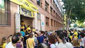 Protesta de padres, alumnos y profesores en la escuela El Sagrer de Sant Andreu (Barcelona).