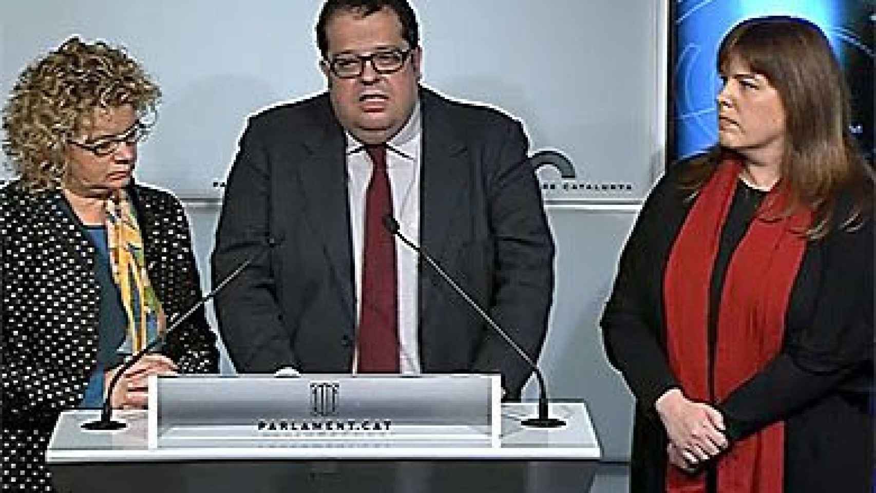 Geli, Elena y Ventura, durante una rueda de prensa en el Parlamento autonómico de Cataluña