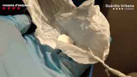 Los Mossos y la Guardia Urbana desarticulan un punto de venta de cocaína en L'Hospitalet / MOSSOS
