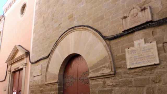 Fachada de la residencia Mare Janer de Cervera / MAPS