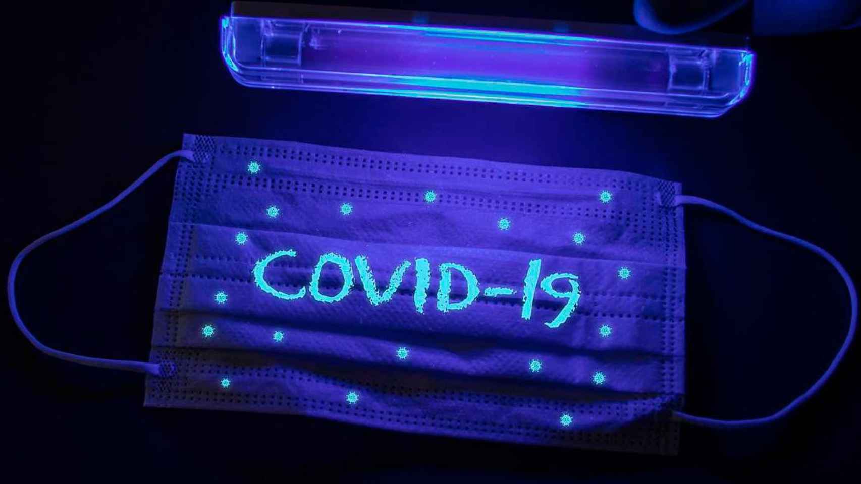 Coronavirus detectado en una mascarilla con luz ultravioleta