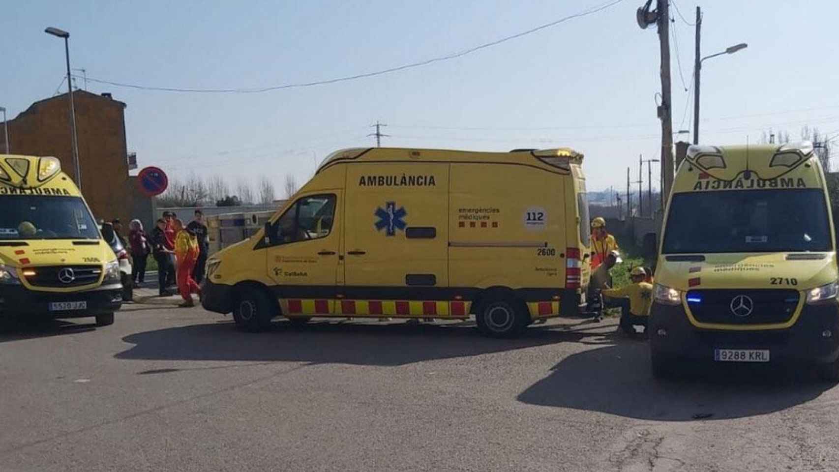 Ambulancias para atender a los heridos por inhalación de humo en Lleida / @semgencat