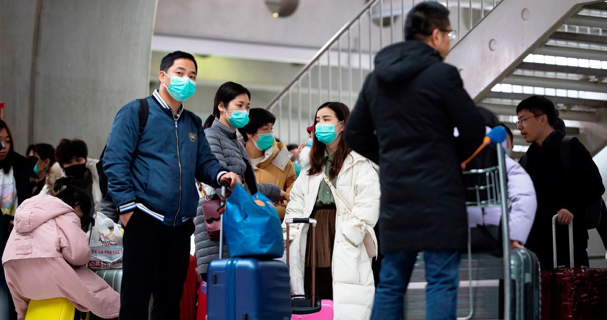 Varias personas con mascarillas ante el riesgo de contraer coronavirus