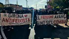 Manifestación antifascista en Girona con decenas de encapuchados / TWITTER