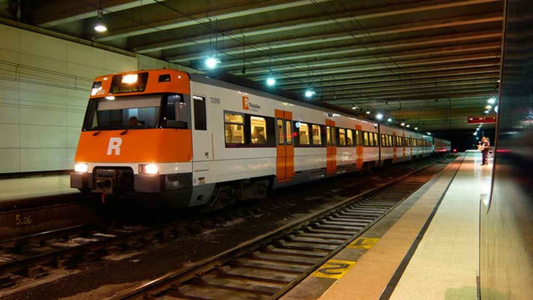 Un tren de Rodalies en una estación / EFE