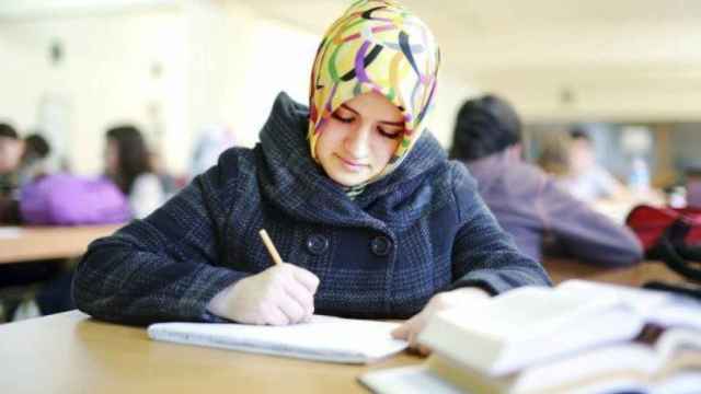 Una alumna musulmana en una escuela en España / EFE