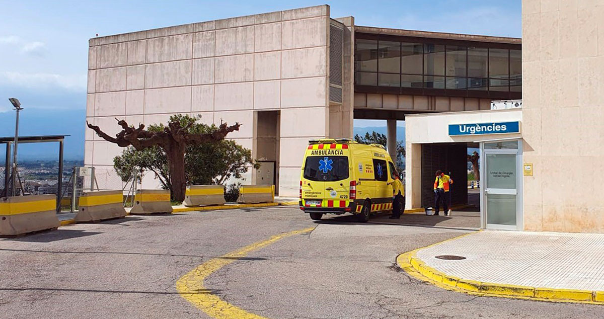 Imagen de un vehículo de Ambulancias Egara, en un hospital catalán / Cedida