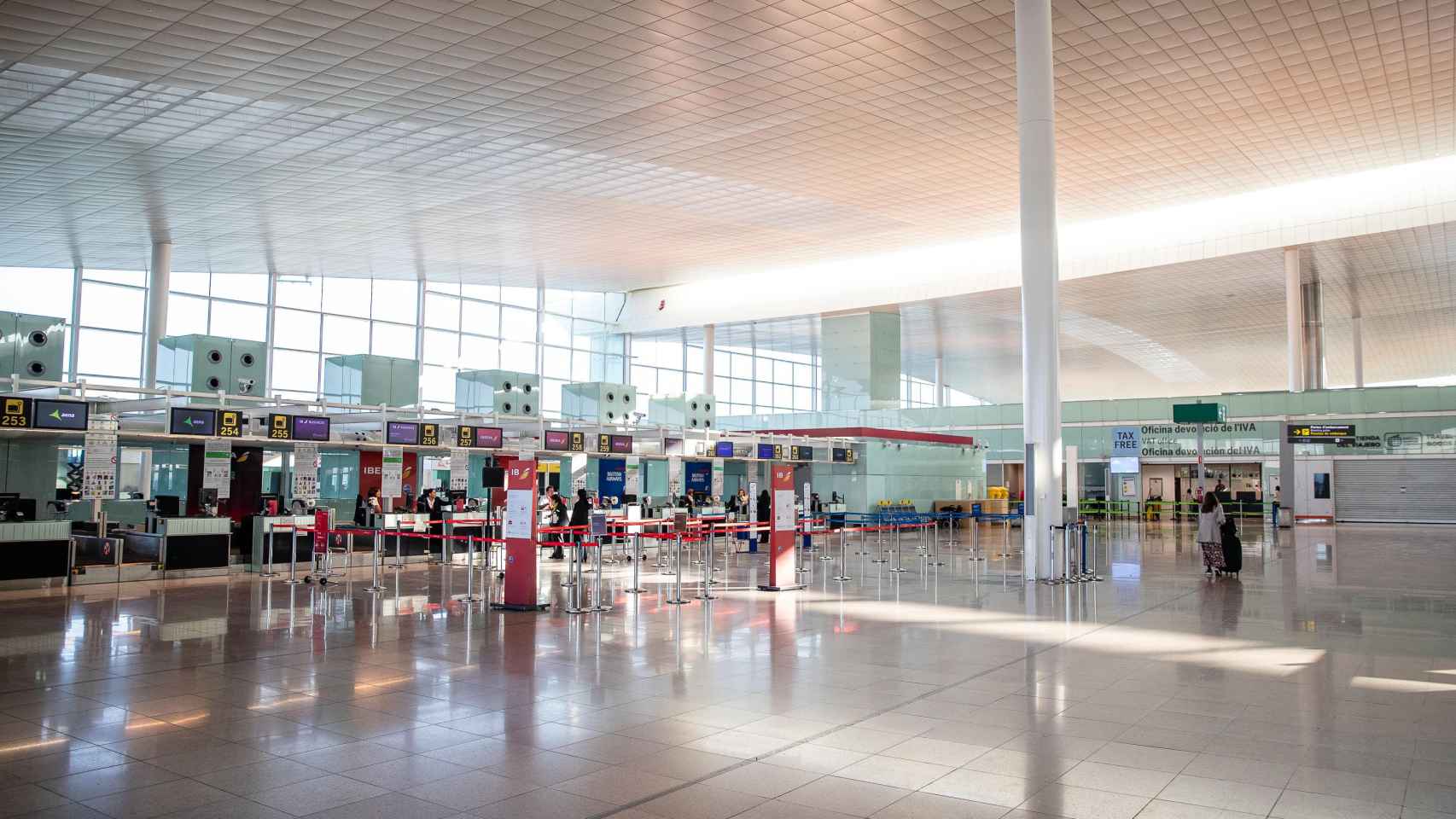 El Aeropuerto de El Prat, cuyos comerciantes están afectados por la pandemia / EP