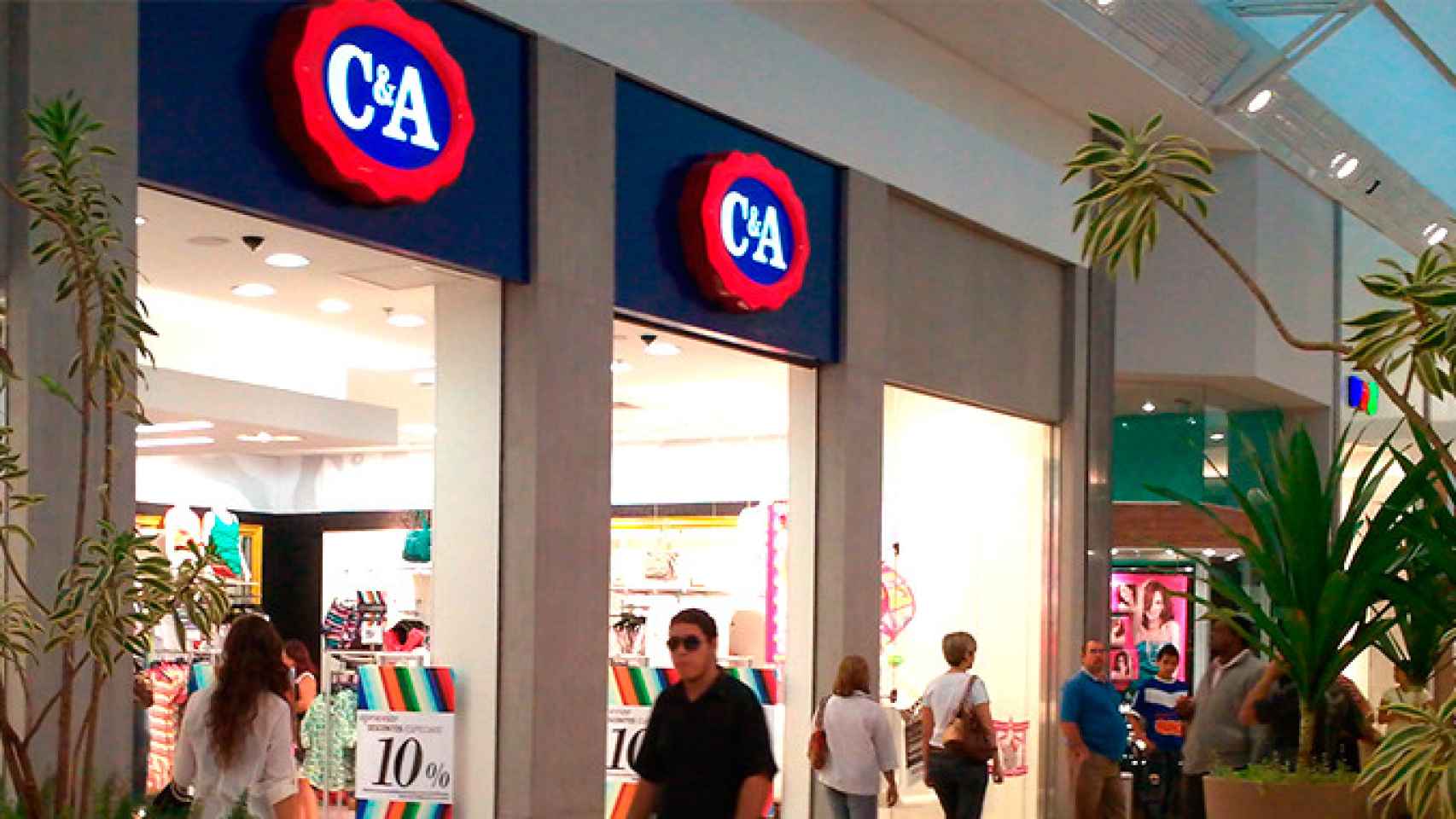 Una tienda C&A en un centro comercial / EFE
