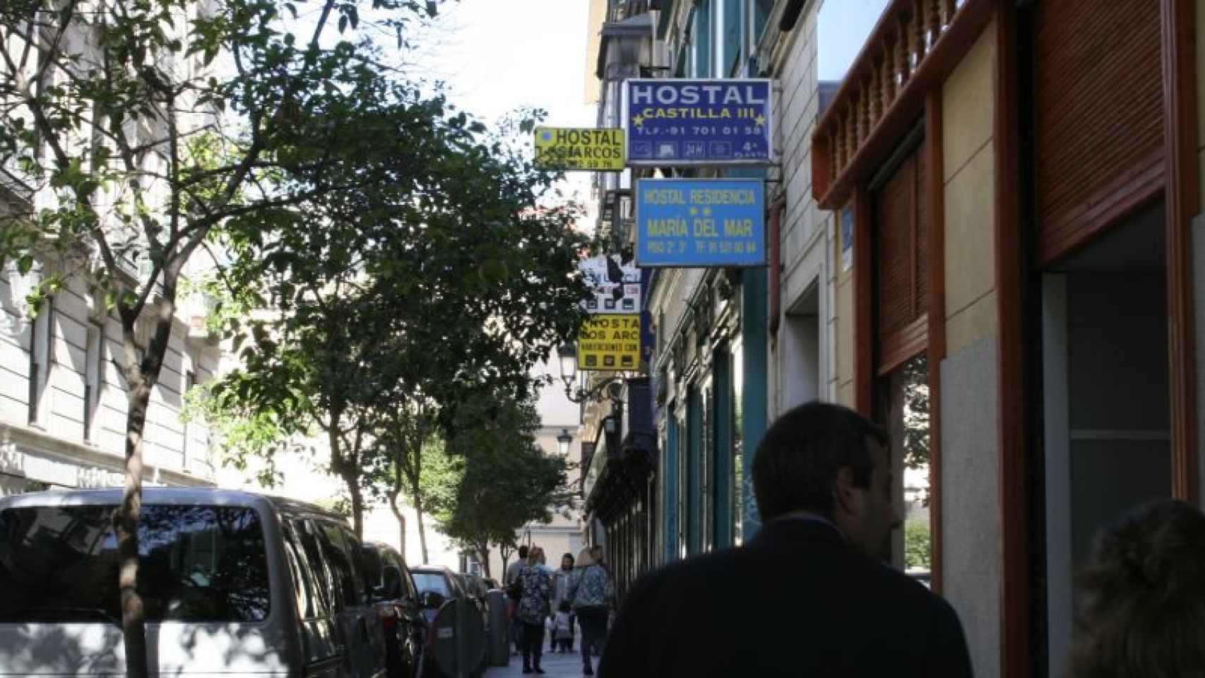 Centenares de carteles cuelgan de la ciudad de Madrid.