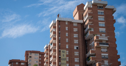Un bloque de viviendas con pisos en alquiler en Barcelona / EP