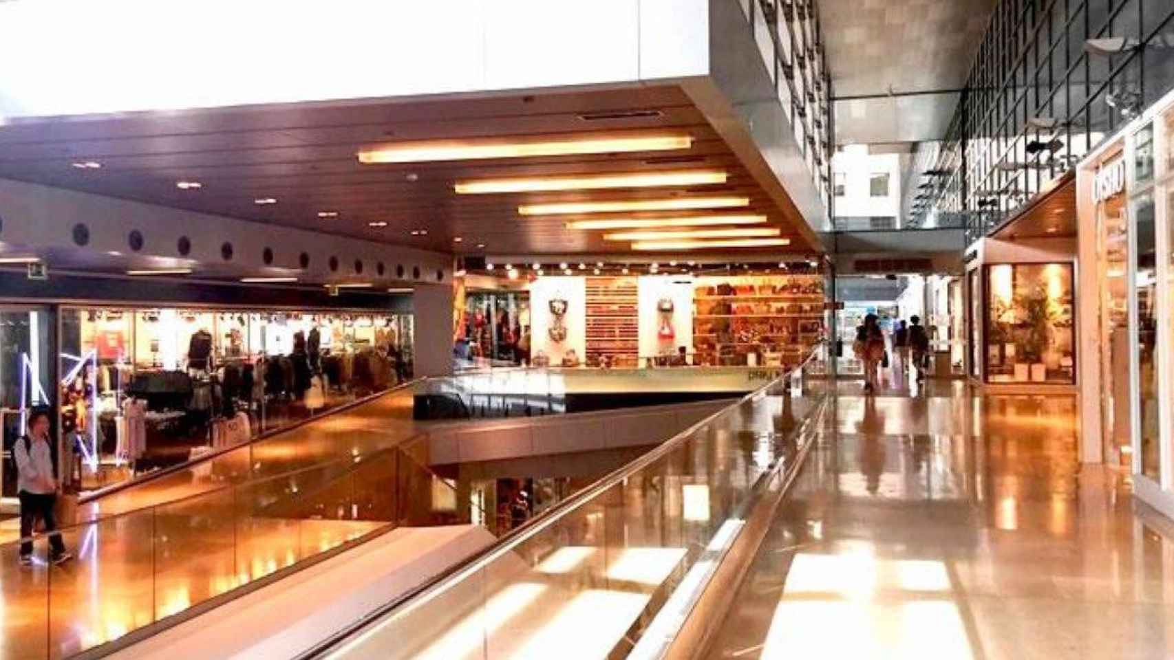 Interior de L'Illa Diagonal, centro comercial de Barcelona en la Diagonal / CG