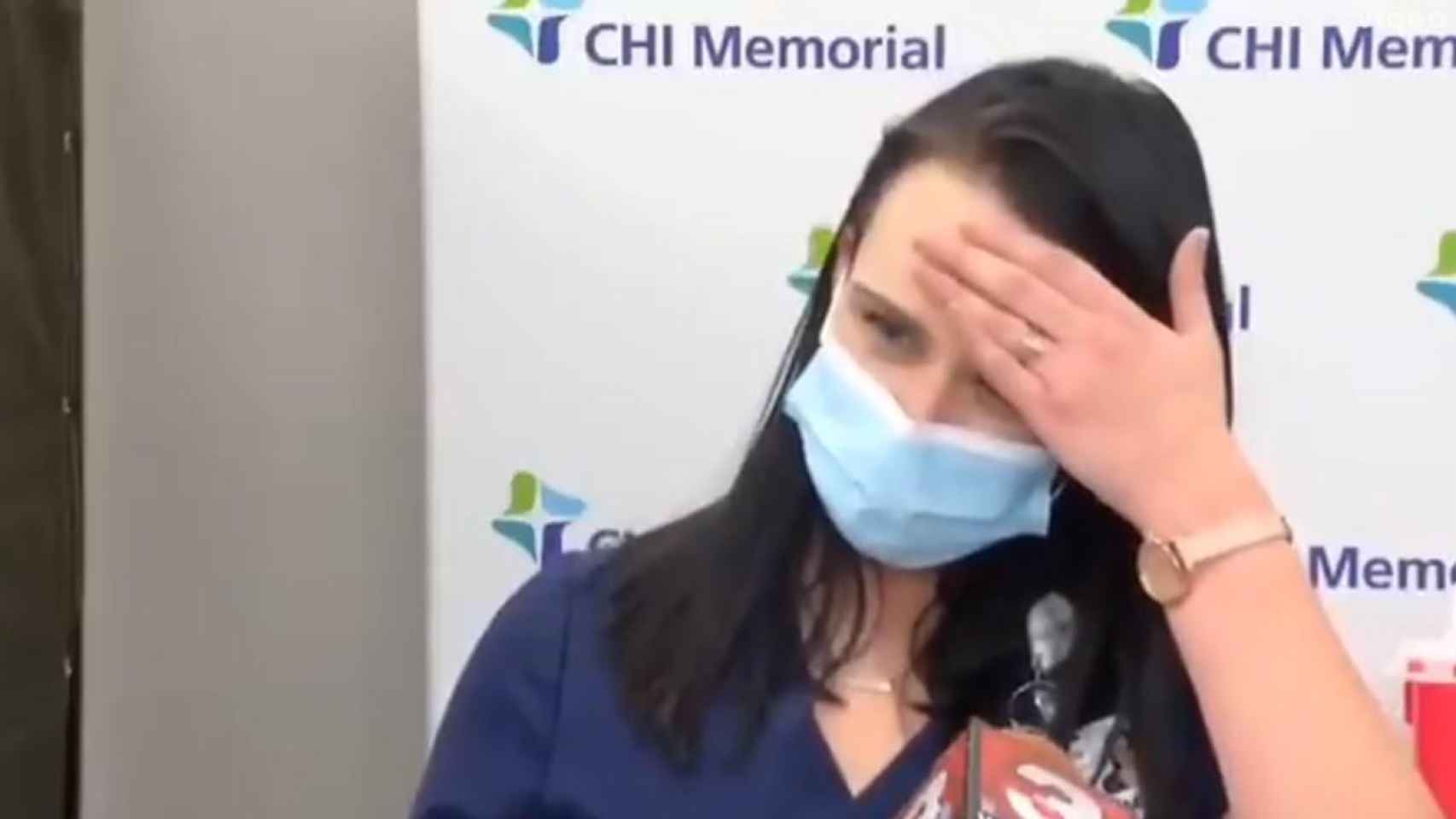 La enfermera estadounidense que se ha desmayado tras recibir la vacuna del coronavirus / CG
