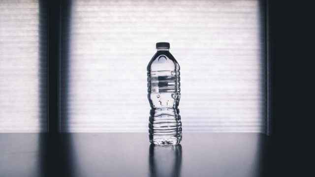 Botella de agua de plástico / UNSPLASH
