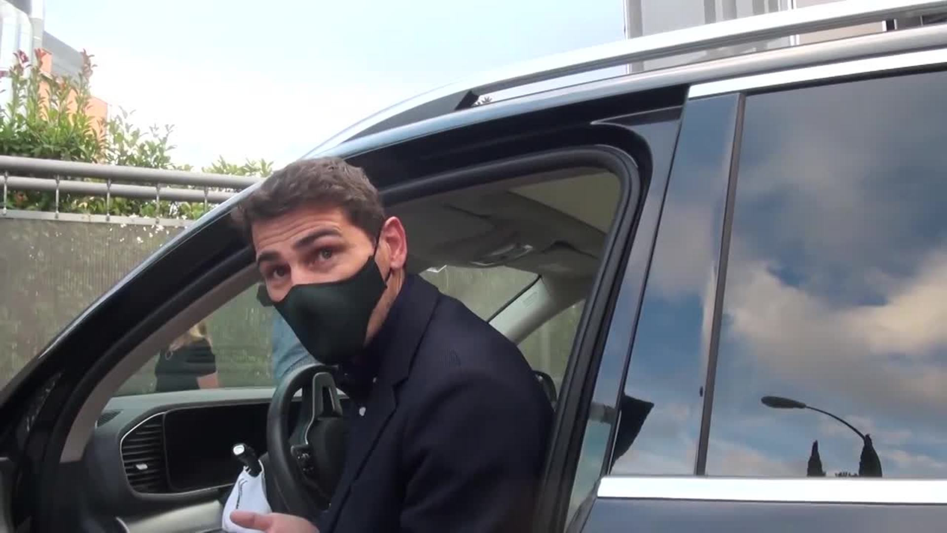 Iker Casillas, saliendo de su coche en una imagen de archivo / Redes