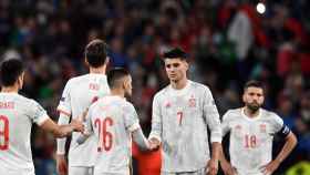 Los jugadores de España tras la tanda de penales contra Italia, en las semifinales de la Eurocopa / EFE