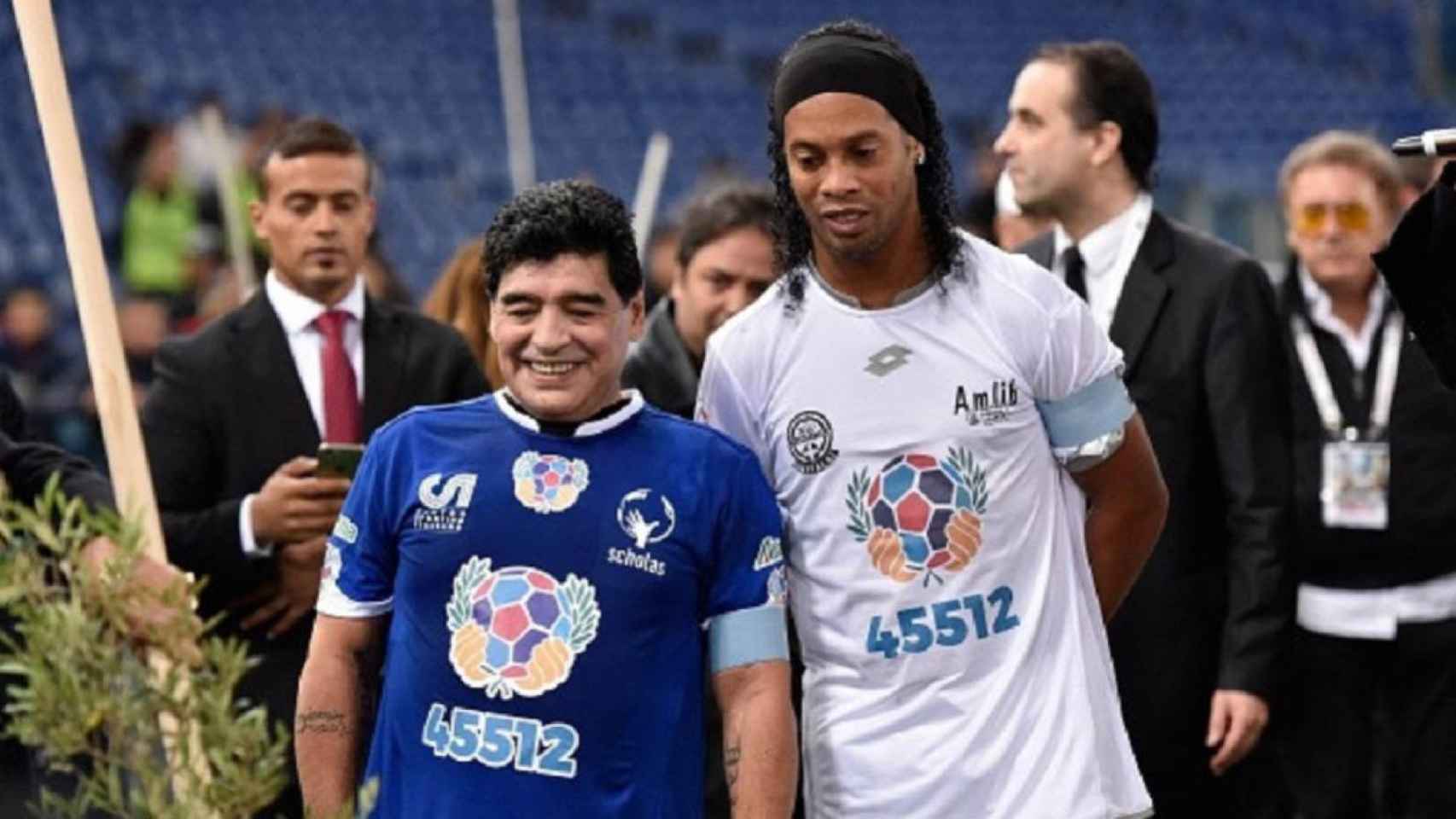 Maradona y Ronaldinho en un amistoso benéfico / Redes