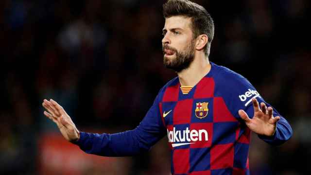 Gerard Piqué durante el partido ante el Levante / EFE