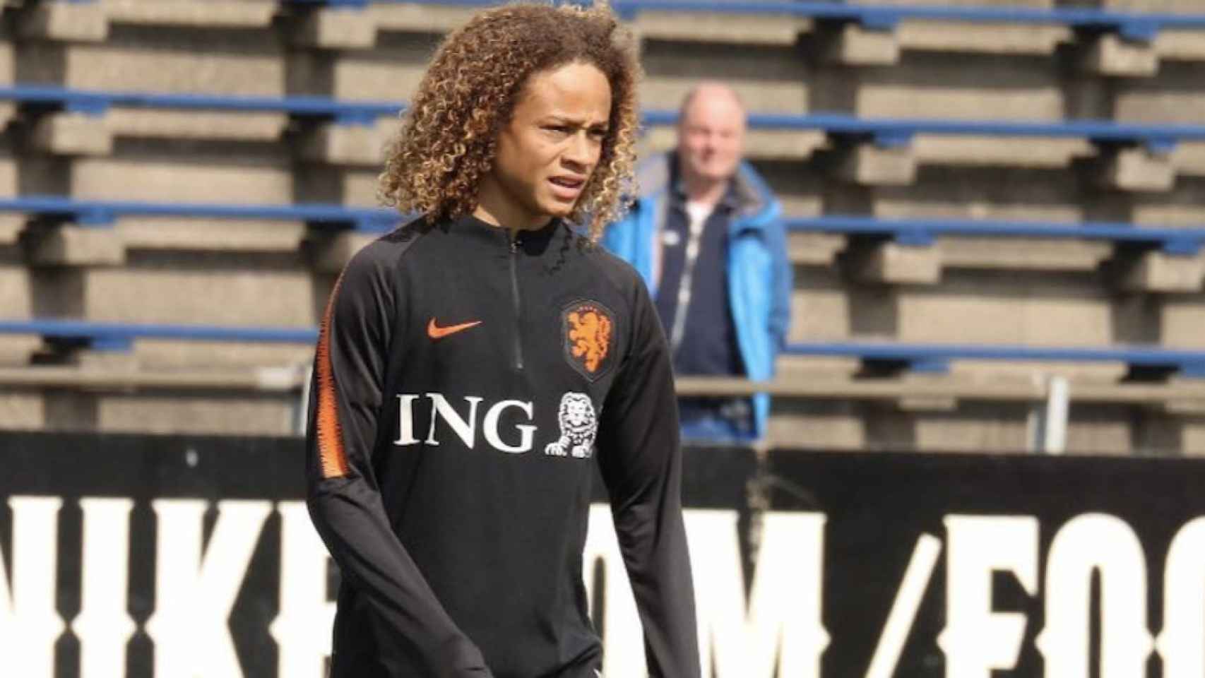 Una foto de Xavi Simons, antiguo hijo pródigo del Barça, con la selección holandesa / Instagram