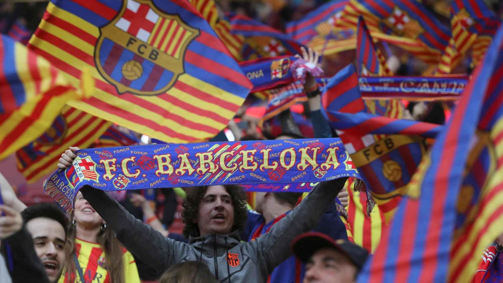 Aficionados del Barça en el Camp Nou, ante la polémica de las camisetas / CULEMANÍA