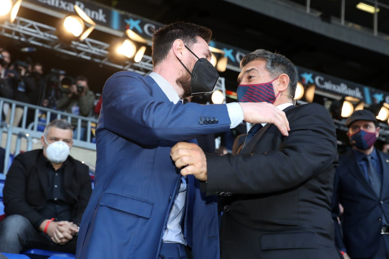 Laporta, junto a Messi en su acto de investidura como presidente | FCB