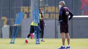 Setién, en un entrenamiento del Barça | FCB