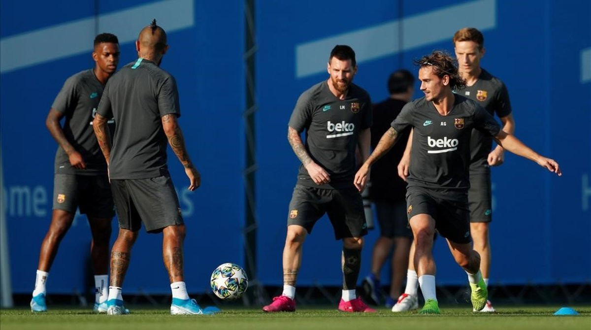 Semedo, Vidal, Messi, Greizmann y Rakitic en un entrenamiento del Barça / FC Barcelona