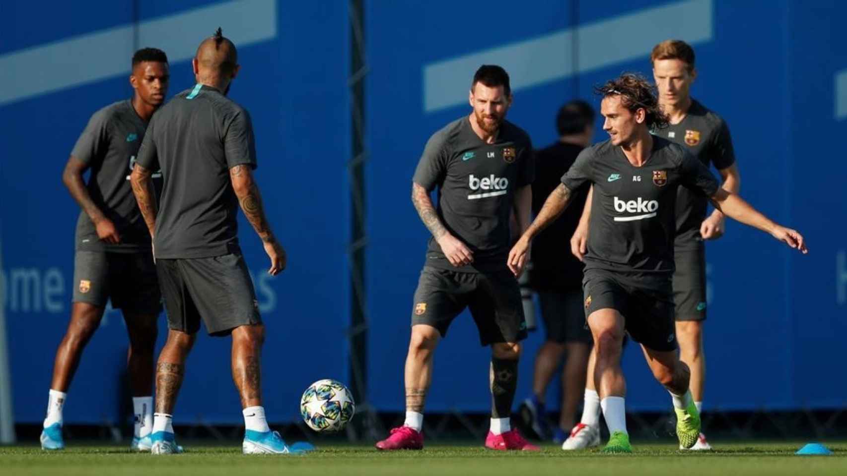 Semedo, Vidal, Messi, Greizmann y Rakitic en un entrenamiento del Barça / FC Barcelona