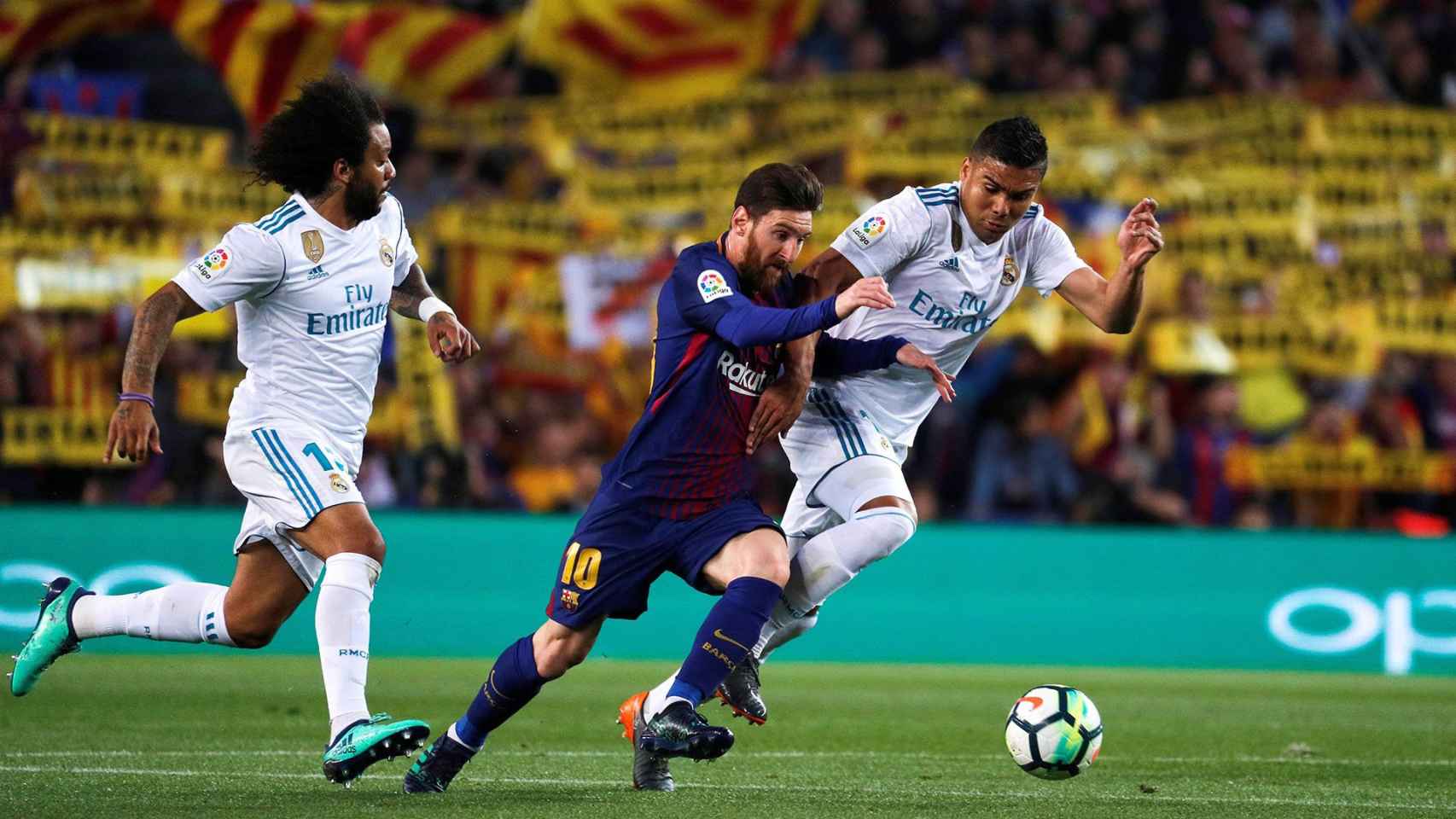 Messi con Casemiro y Marcelo en un clásico / EFE