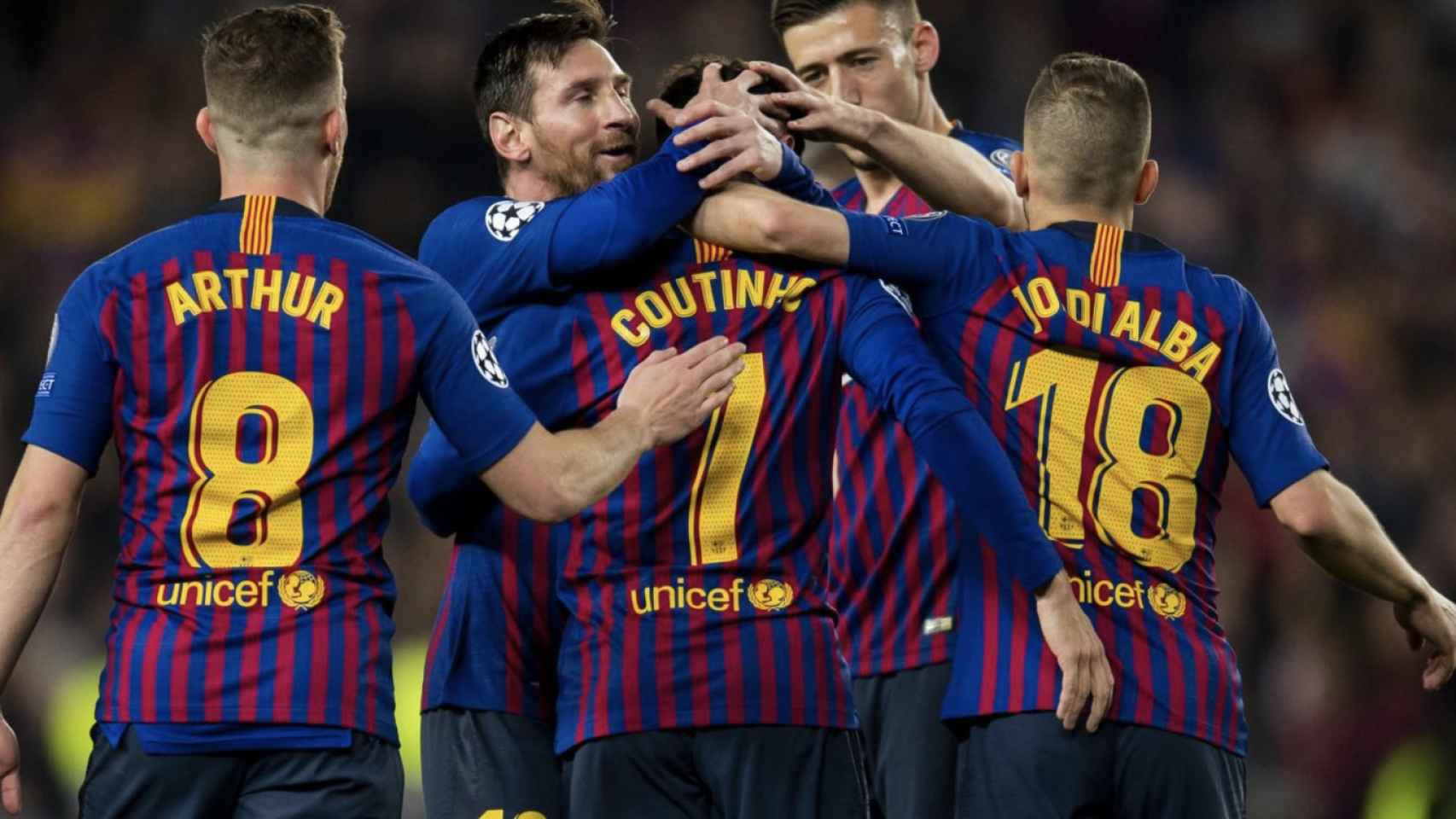 Los jugadores del Barça celebran el gol del Philippe Coutinho / FCB