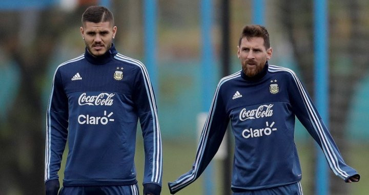 Mauro Icardi y Leo Messi en un entrenamiento de Argentina / EFE