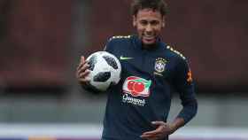 Neymar en un entrenamiento con la selección brasileña / EFE