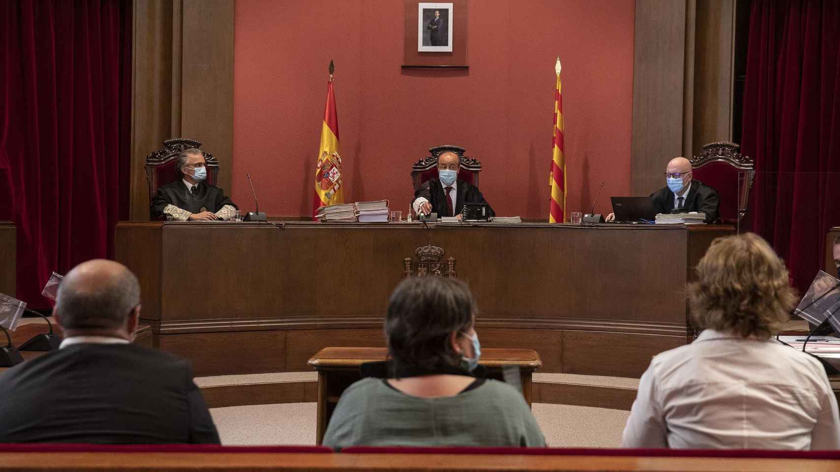 Juicio en el Tribunal Superior de Justicia de Catalunya (TSJC) a los exmiembros de la Mesa del Parlament / EP