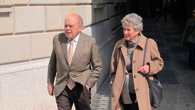 El expresidente de la Generalitat de Cataluña, Jordi Pujol y su esposa, Marta Ferrusola, en una imagen de archivo / EUROPA PRESS