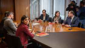 Los equipos negociadores de PSOE y ERC en una reunión reciente / EP