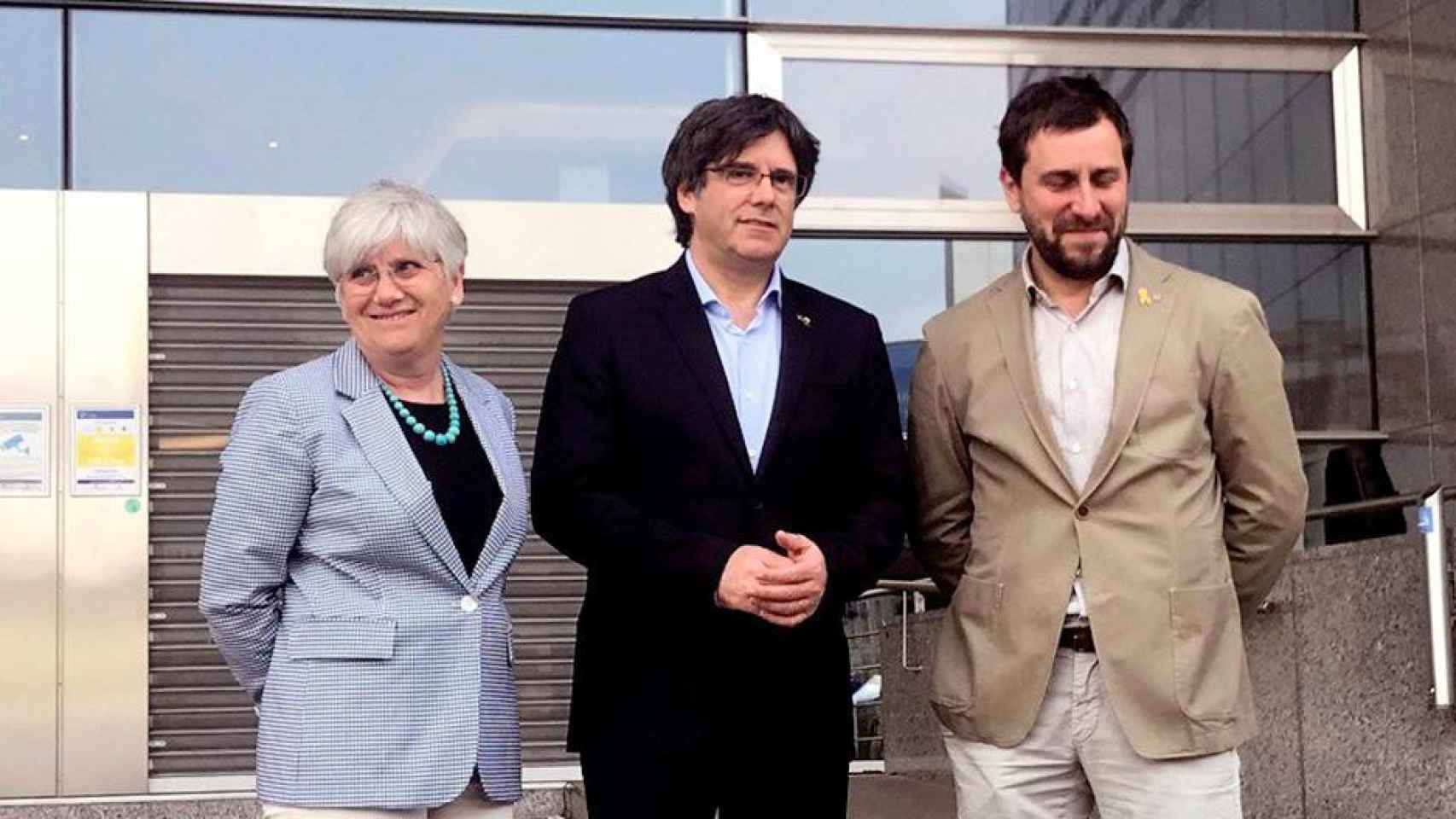 El expresidente catalán Carles Puigdemont (c) acompañado por los exconsejeros Clara Ponsatí y Toni Comín aspiran a influir en Europa / EFE
