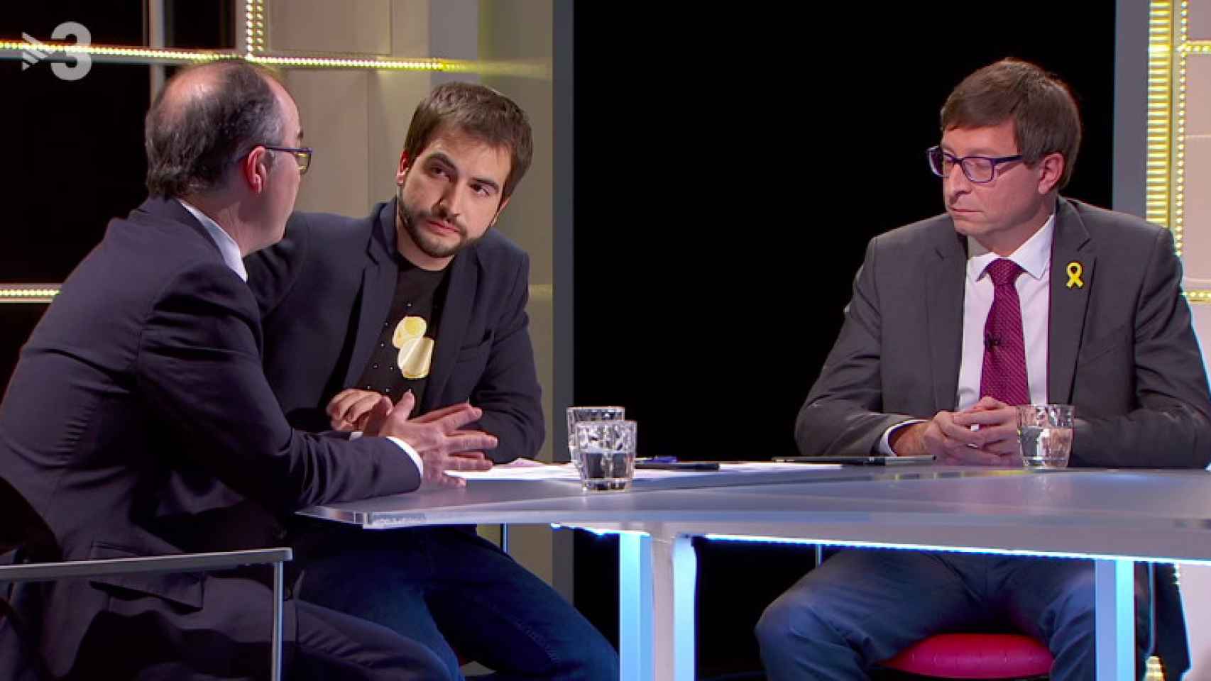 Jordi Turull y Carles Mundó en el debate de TV3, cuando han visualizado la pugna entre ERC y JxCat para presidir la Generalitat / CG