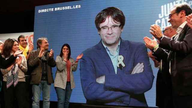 Carles Puigdemont, expresidente de la Generalitat, participa por videoconferencia en un acto de campaña JxCat / EFE