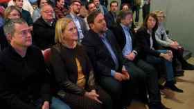 Oriol Junqueras (ERC), entre Antoni Castellà y Núria de Gispert, dirigentes de Demòcrates de Catalunya, en un acto al que no asistió PDECat / EUROPA PRESS