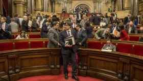 Carles Puigdemont en el primer pleno de control de su Ejecutivo en el Parlament.