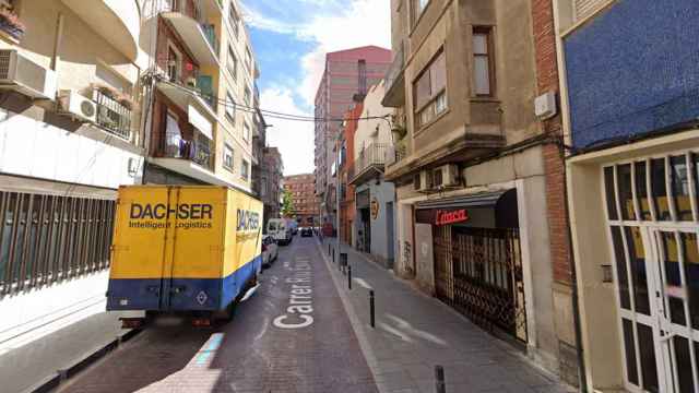 Calle Riu Éssera, en Lleida, en la que se encuentra la discoteca en la que se conocieron la víctima y los presuntos agresores sexuales / GOOGLE STREET VIEW