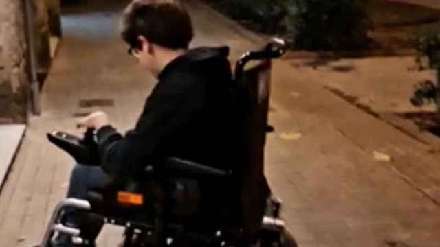Gabriel, alumno con silla de ruedas que se queda sin excursión porque los ascensores no funcionan / CEDIDA