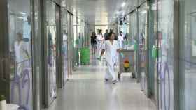 Imagen de una sanitaria en el Hospital Clínic Barcelona / HCB