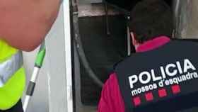 Agentes de Mossos d'Esquadra liberan al matrimonio secuestro en Sabadell  / MOSSOS