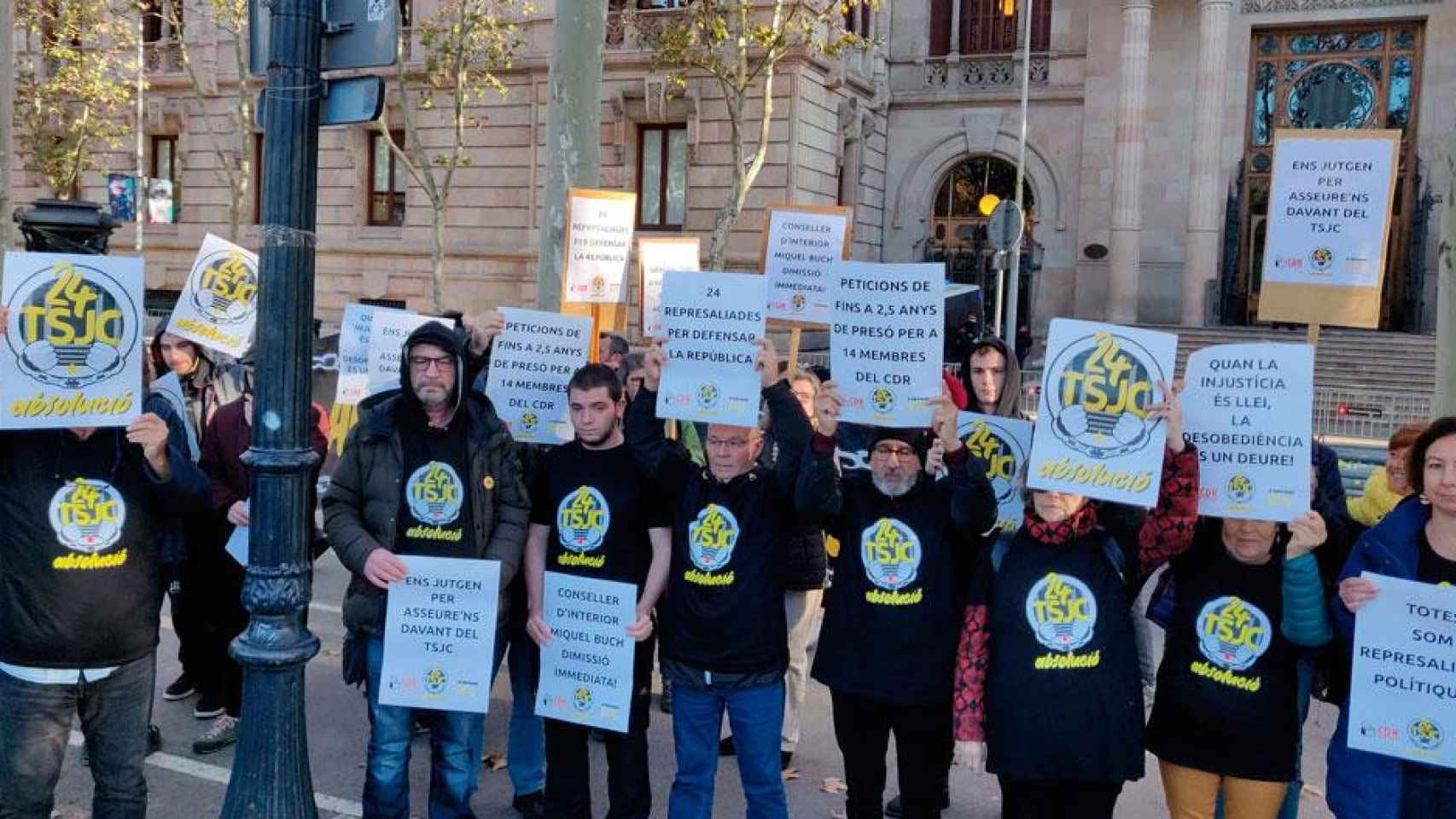 Miembros de los CDR protestan ante el TSJC / EUROPA PRESS