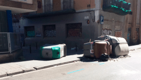 Calles cortadas por los 'okupas' de Barcelona, que han retomado la casa REA en el Primero de Mayo / CG
