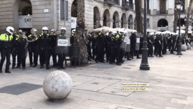Imagen de la USP de la Guardia Urbana frenando a los 'hooligans' del Liverpool en Barcelona / CG