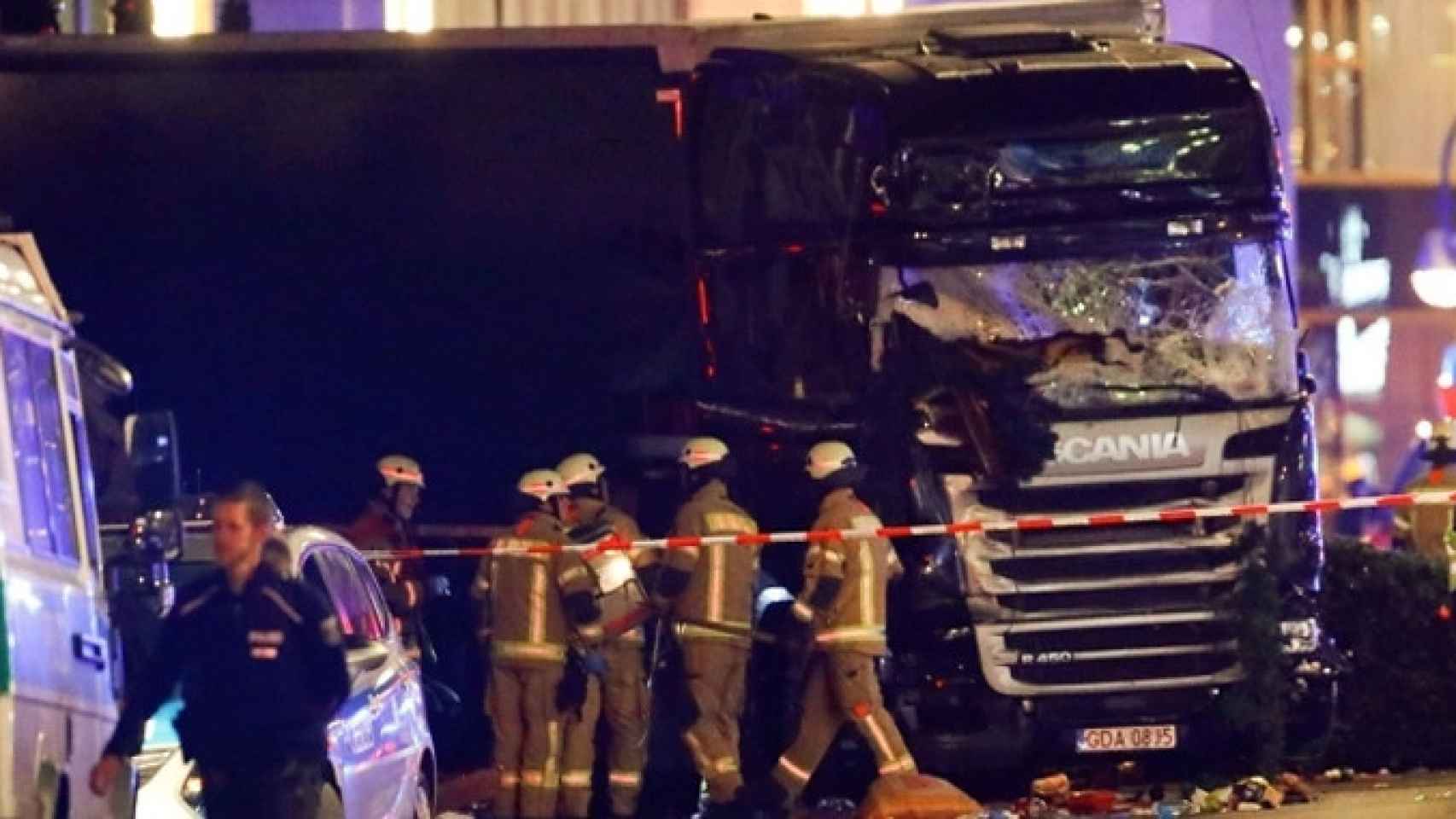 Camion estrellado tras el atentado en Berlin / EFE