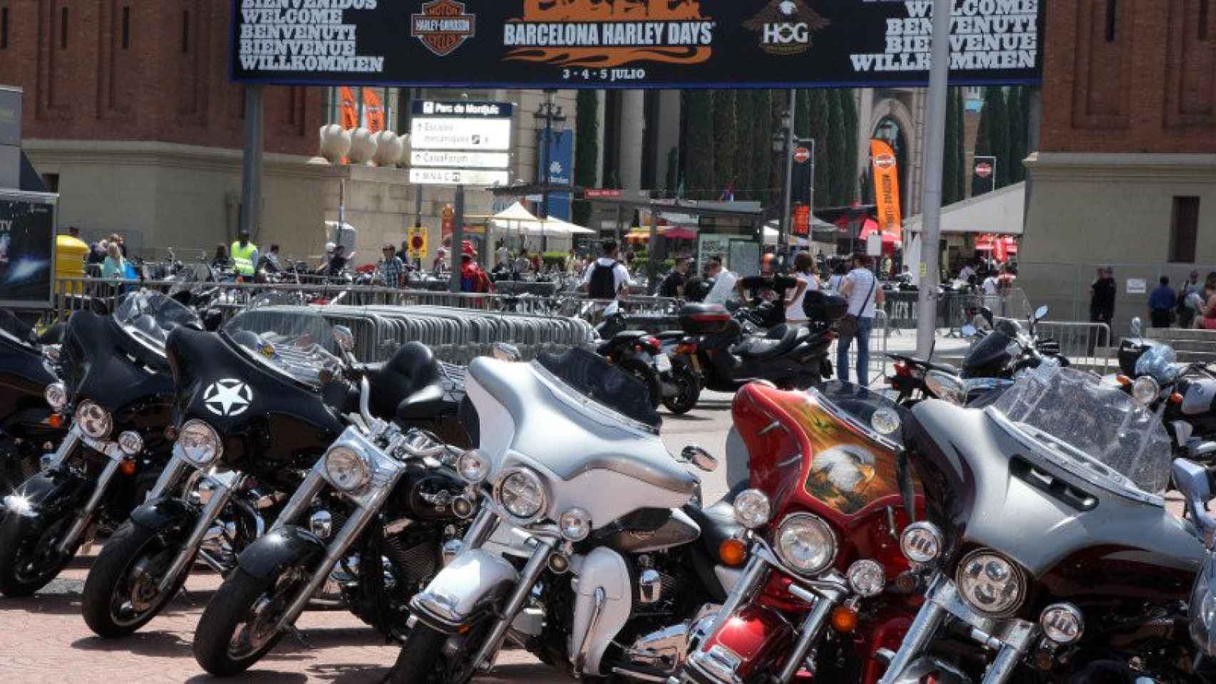 Entrada de la Barcelona Harleys Days de 2015, en la Avenida Maria Cristina de Barcelona.