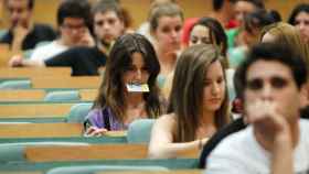 Futuros estudiantes universitarios realizando las pruebas de selectividad.